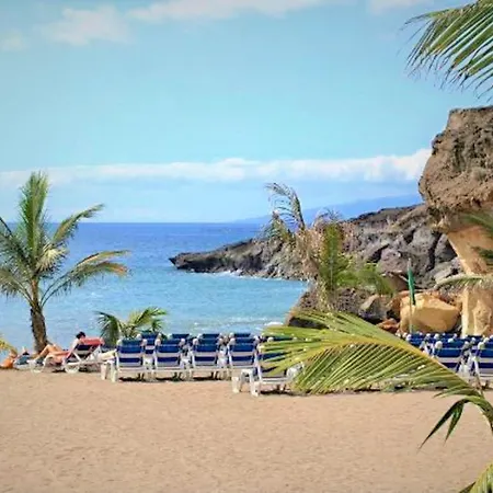 아파트 Paraiso Del Sur 2-bedroom Luxury Suite, Sea & Mountain Views 아데제
