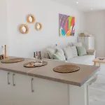 Daire Paraiso Del Sur 2-bedroom Luxury Suite, Sea & Mountain Views
