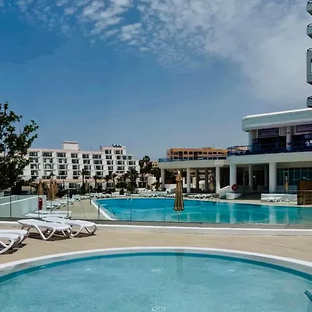 아파트 Paraiso Del Sur 2-bedroom Luxury Suite, Sea & Mountain Views *